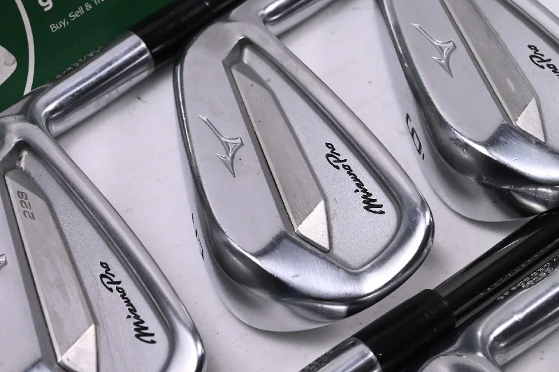 Mizuno Pro 223 Irons / 4-PW / X-Flex KBS Tour 130 Shafts