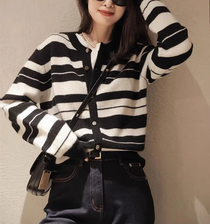 New soft knitted cardigan for women fashionable black top striped Korean style simple sweater jacket    S3392